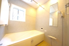 ������葫���L�΂���̂ŁA�����̔�����₷�o�X�^�C���������B 