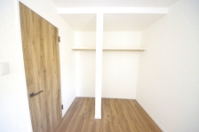 ��Ƃ�̍L�����������^���[�B�������̈ߗނ̎��[�ɉ����A�����ɂ͈��o����ߑ������u���܂��B 