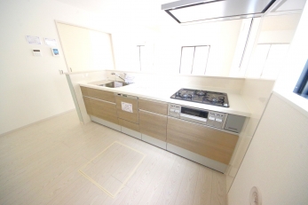 �X�^�C���b�V�����@�\�������˔������I�[�v���L�b�`�����̗p�B 