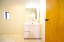 ��Ƃ�̐��ʃX�y�[�X�Œ��̐g�x�x�����K�X���[�Y�ɁB 