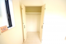 ��Ƃ�̍L�����������^���[�B�������̈ߗނ̎��[�ɉ����A�����ɂ͈��o����ߑ������u���܂��B 