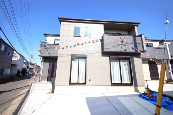 DFœZ߂AKlΊɕςĂ锤łB 