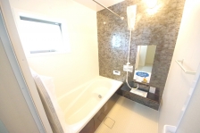 ������葫���L�΂���̂ŁA�����̔�����₷�o�X�^�C���������B 